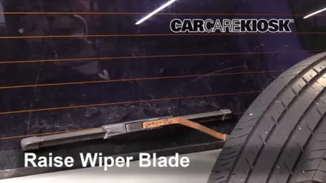 1999 Suzuki Grand Vitara JLX 2.5L V6 Escobillas de limpiaparabrisas trasero Cambiar escobillas de limpiaparabrisas